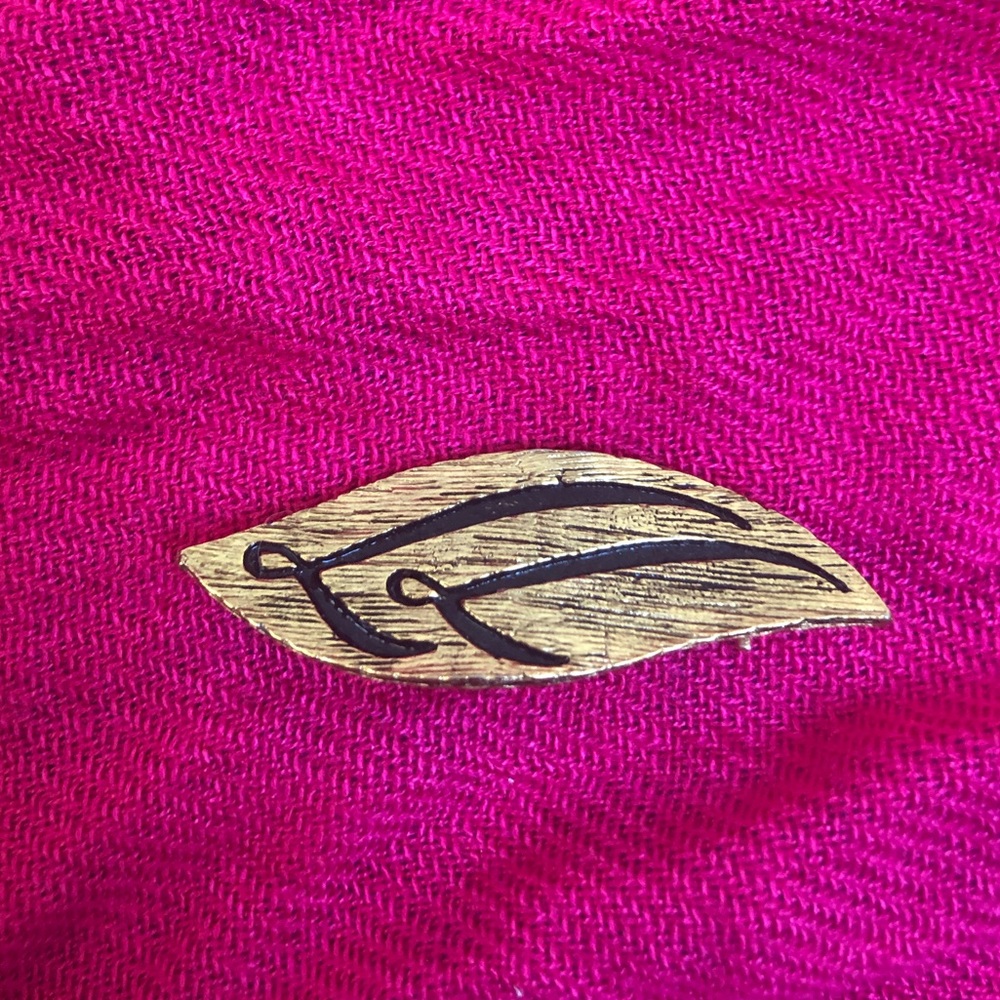 Vintage leaf pin